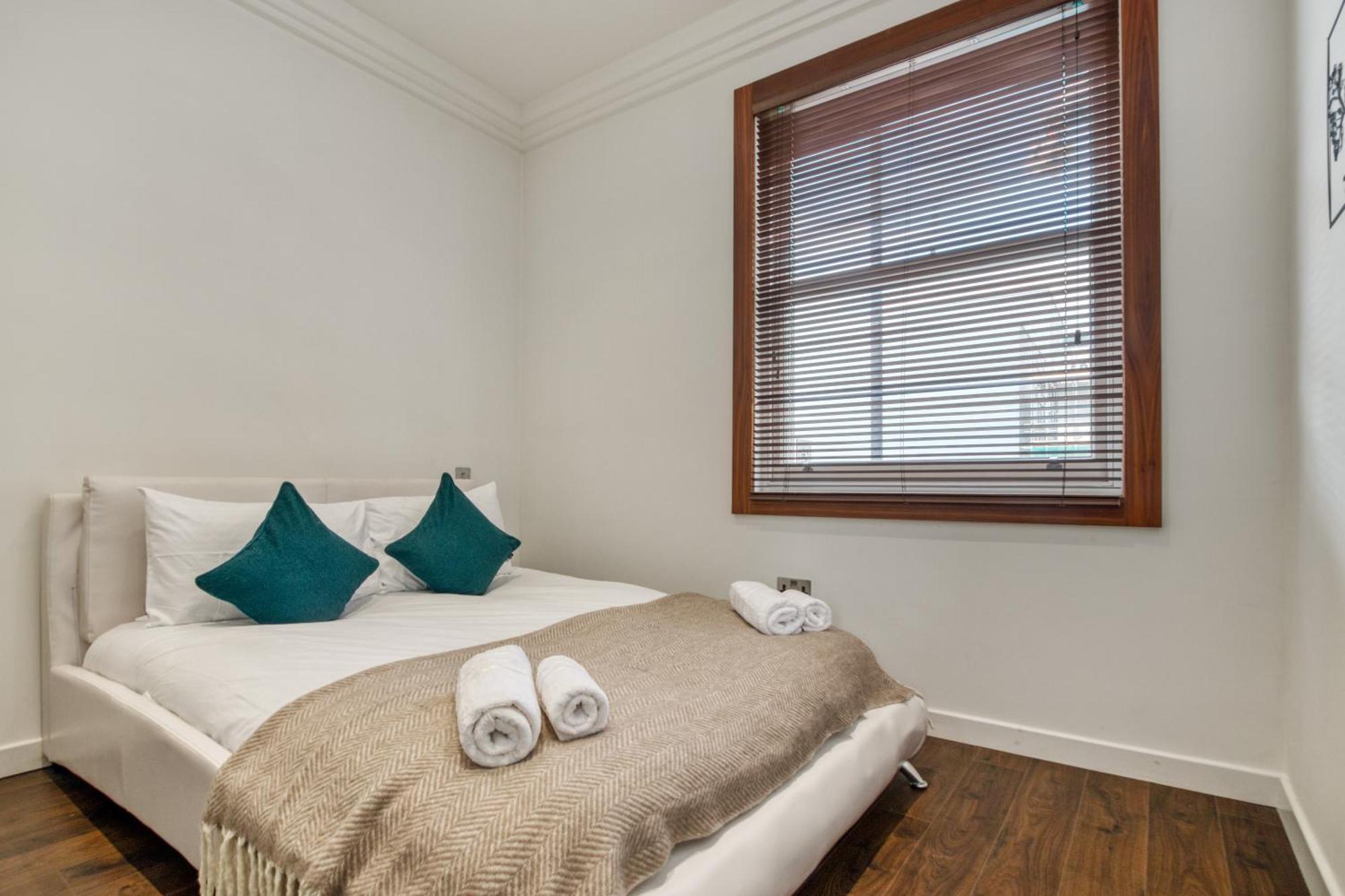 4 Bedroom House In Chiswick- Elegance & Serenity Apartament *