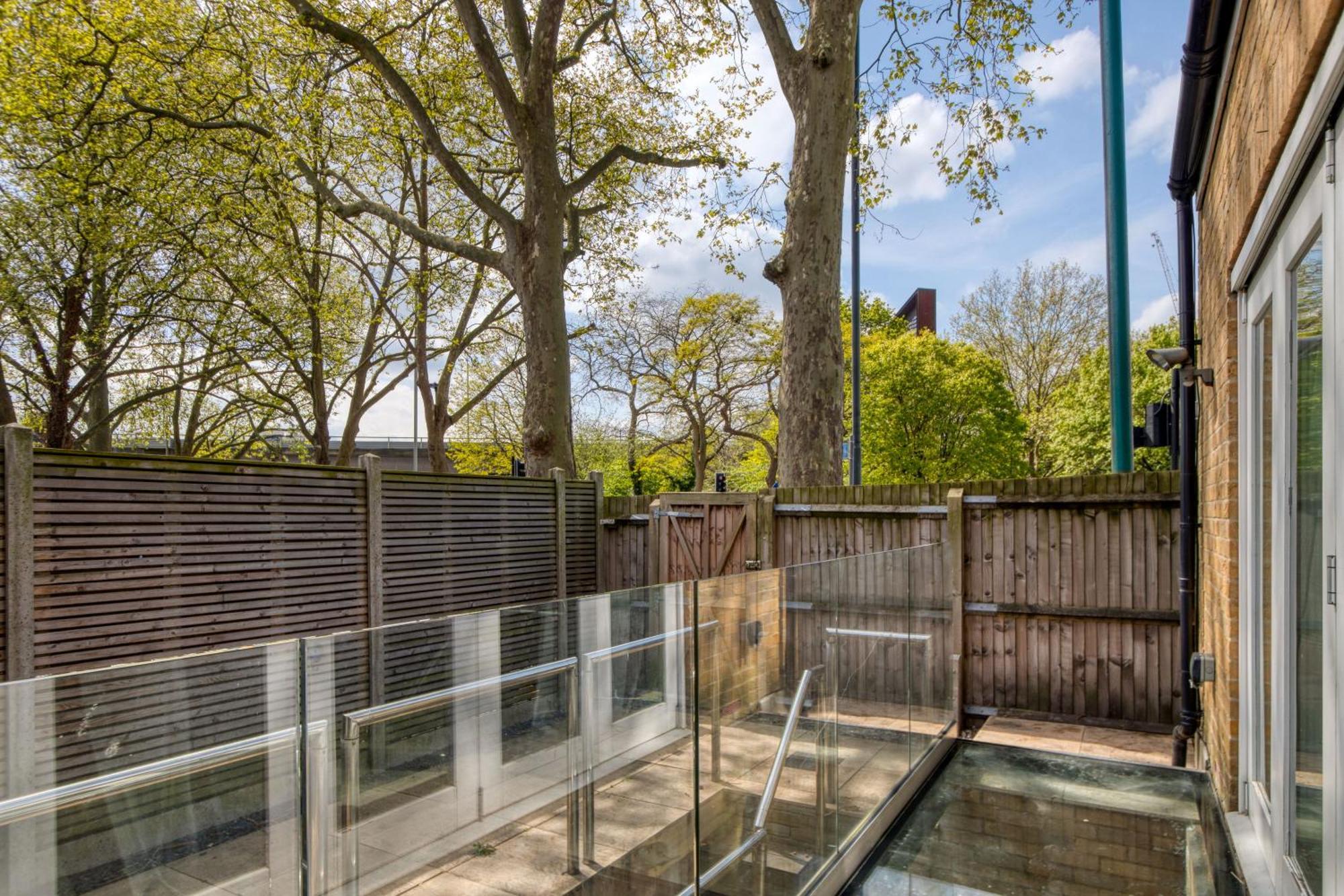 Apartament 4 Bedroom House In Chiswick- Elegance & Serenity