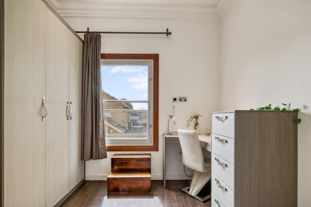 4 Bedroom House In Chiswick- Elegance & Serenity Apartament