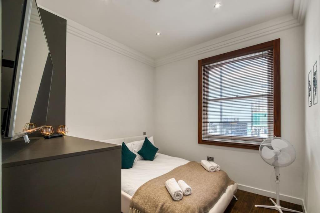 Apartament 4 Bedroom House In Chiswick- Elegance & Serenity *