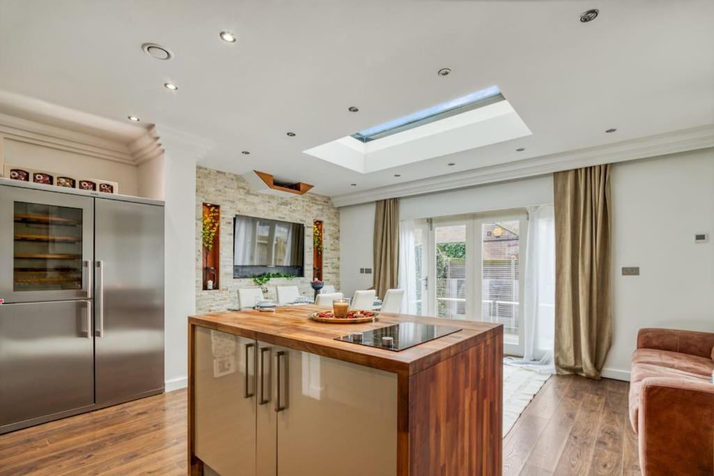 Apartament 4 Bedroom House In Chiswick- Elegance & Serenity Londra